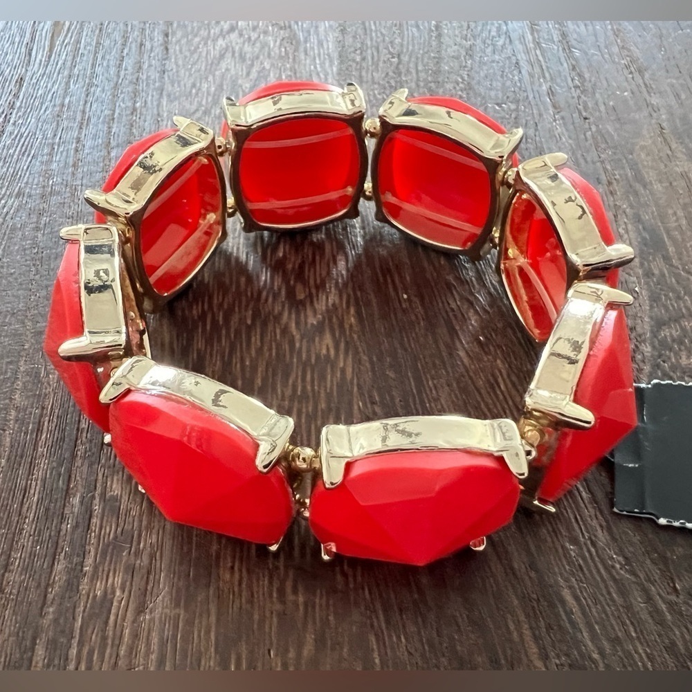 Express Melon Colored Acrylic & Gold Tone Stretch Bracelet 7” B34